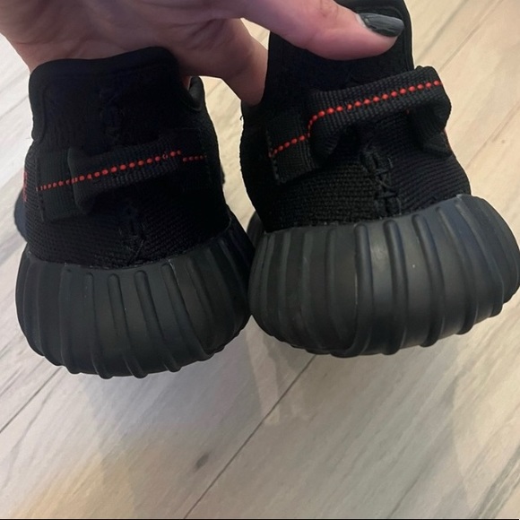Brand new authentic yeezy boost 350 V2 black - Picture 2 of 4